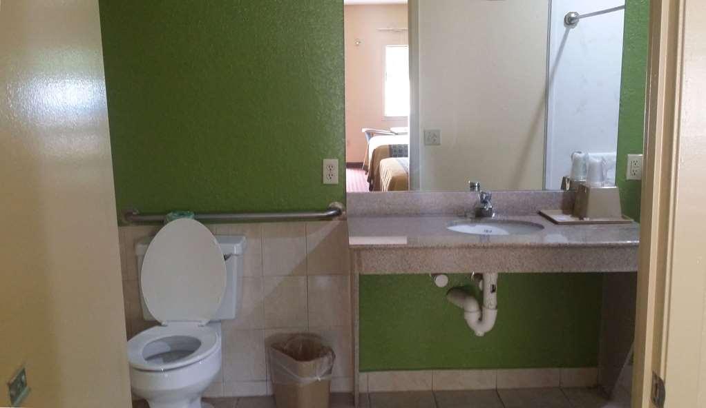 Americas Best Value Inn & Suites Northeast Houston Room photo