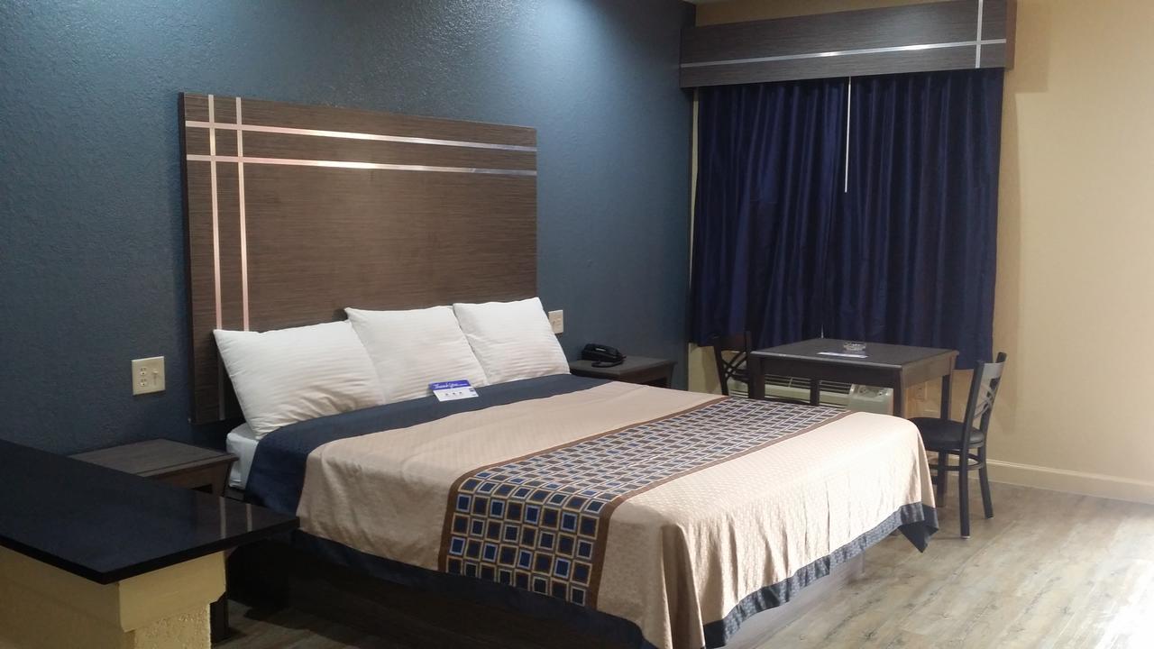 Americas Best Value Inn & Suites Northeast Houston Exterior photo