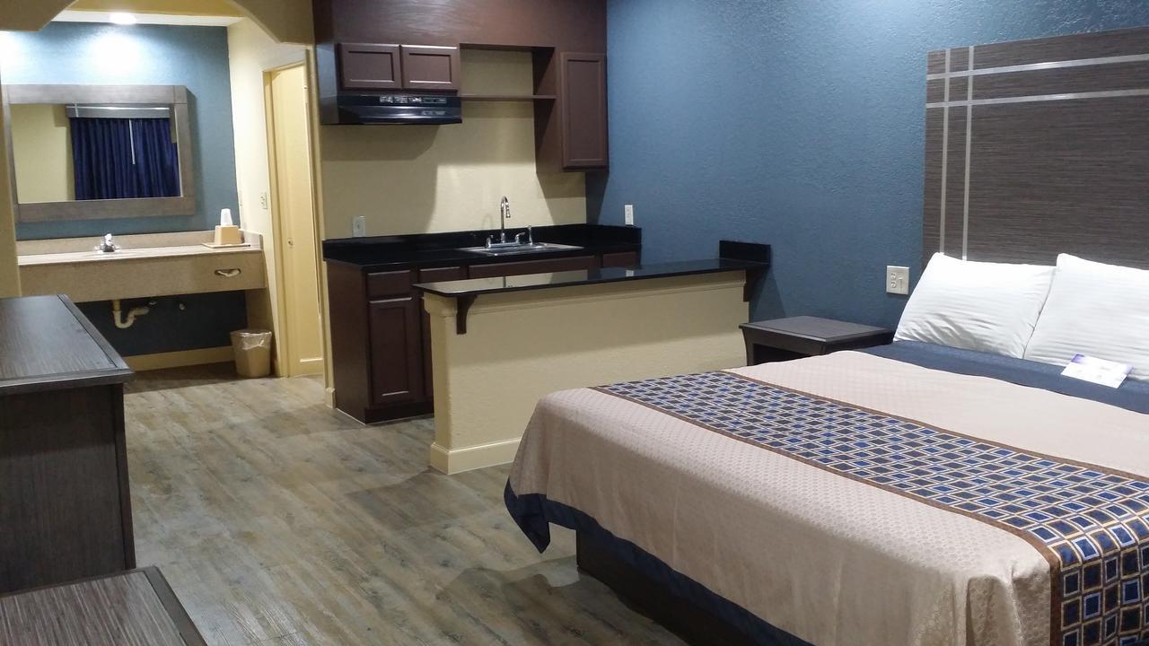 Americas Best Value Inn & Suites Northeast Houston Exterior photo