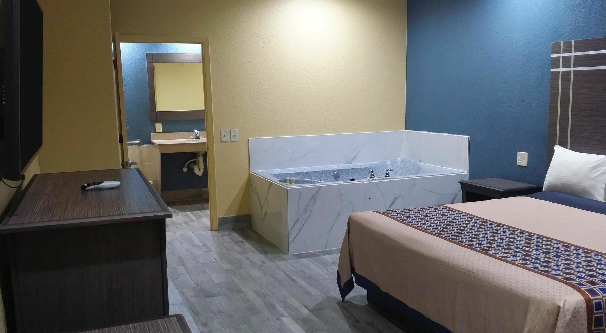Americas Best Value Inn & Suites Northeast Houston Exterior photo