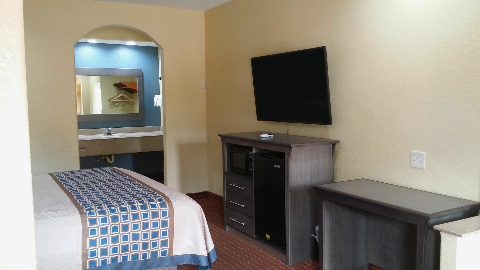 Americas Best Value Inn & Suites Northeast Houston Exterior photo